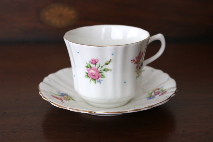 ■ Cute small flowers and hand-painted polka dots, Cup & Saucer ■, tea utensils, Cup and saucer, coffee, For both tea and tea