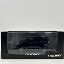 非売品 TOYOTA ディーラー特注 1/30 ROOMY クールバイオレットクリスタルシャイン カラーサンプル トヨタ ルーミー ミニカー モデルカー_画像1