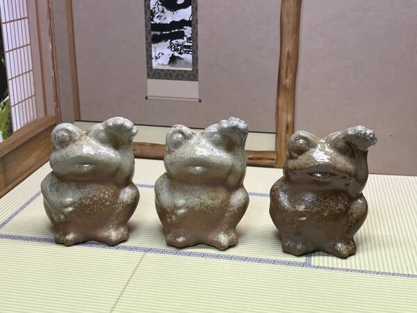 招き蛙 招きカエル 備前焼 置物 ３個セット 1-B Bizenware frog お土産 岡山土産 名産品 日本六古窯 happy 幸せを運ぶカエル 開運 かえる