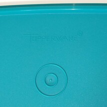 新品 ★ タッパーウェア 2段仕切り付き容器 3個セット 弁当箱 食品保存 裁縫箱 文具入れ 雑貨入れ 密閉容器 密封容器 ★95_画像4