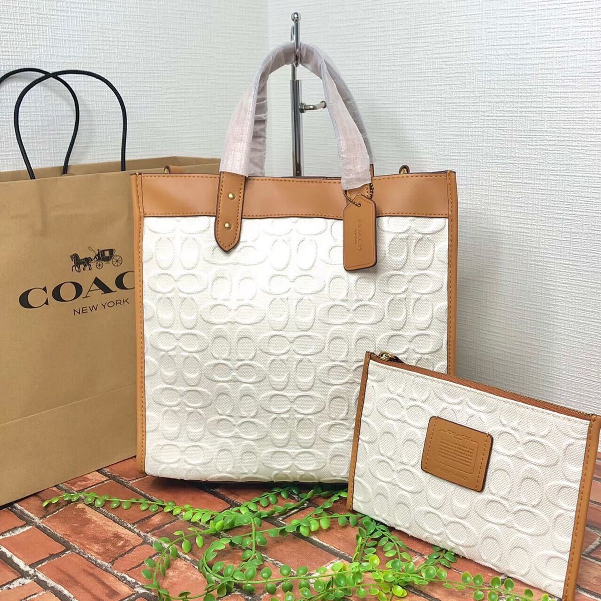 新品》COACH トートバッグ ハンドバッグ ショルダー エンボス-