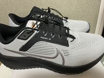 【未使用】NIKE Air Zoom Pegasus 40 BY YOU WIDE エア ズーム ペガサス 40ワイド 27cm 灰銀黒_画像2