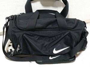 c9903◆ナイキNIKEチームトレーニングスモールダッフル35L黒◆５３ｃｍ×２７ｃｍ×２５ｃｍ/ボストンバッグ