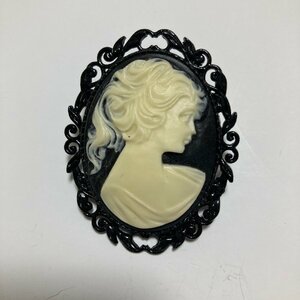  cameo brooch . woman right direction ivory | black COFFRET M Collection[( stock ) coffret ]