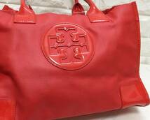 no16756 TORY BURCH トリーバーチ エナメル PVC ハンド トート バッグ_画像3