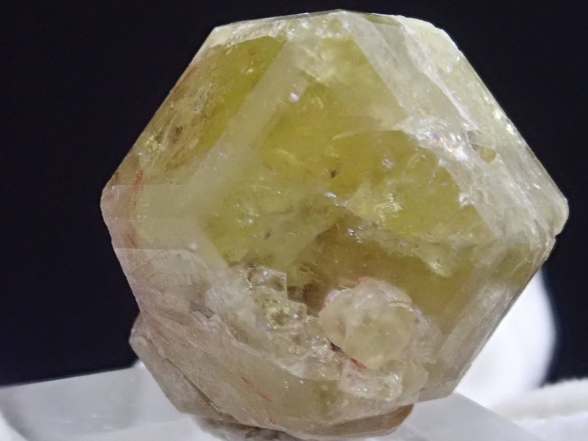 大結晶8g トパゾライト 灰鉄柘榴石 アンドラダイトガーネット 原石