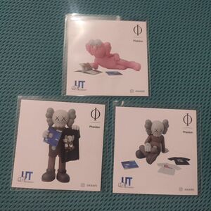 KAWS カウズ ユニクロ UTステッカー非売品