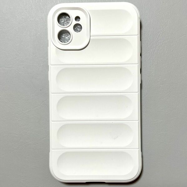 iPhone11用スマホケース 保護ケース ホワイト iPhone 軽量 スマートフォンケース 耐衝撃