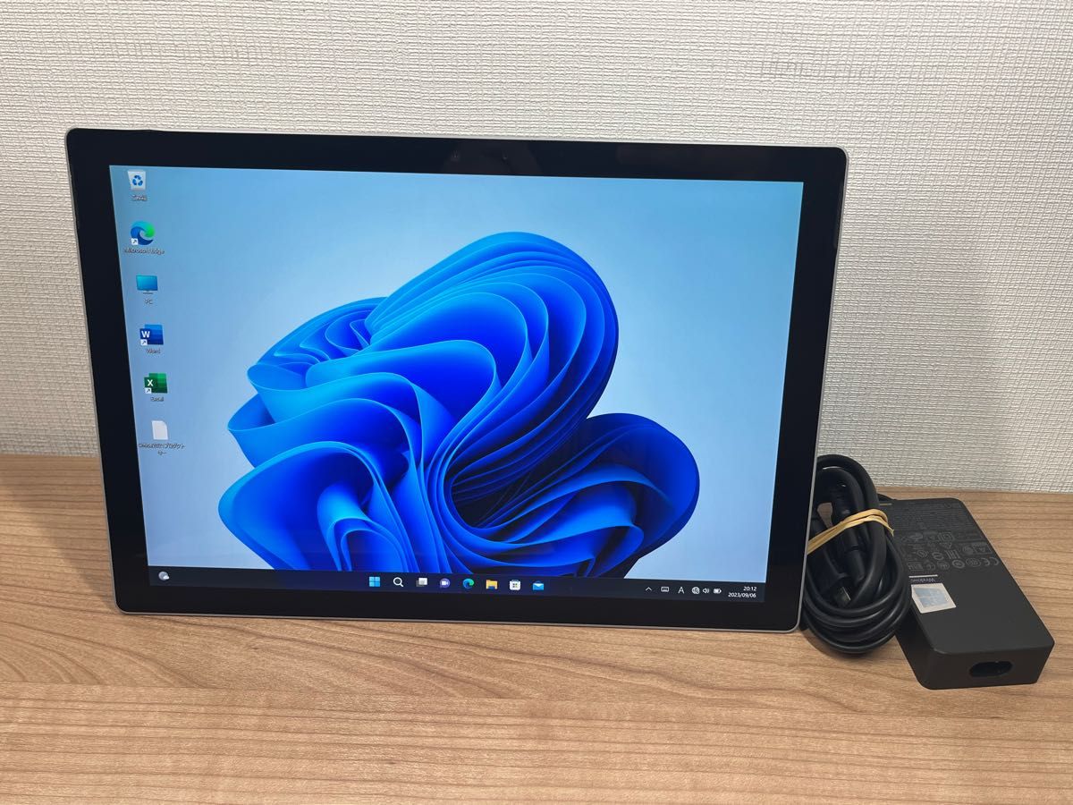 JC04209 マイクロソフト Surface Pro5 Windows11 キーボード 良品