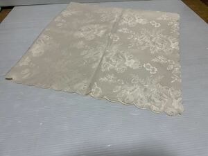 【未使用・送料無料】テーブルクロス 撥水加工 ポリエステル100% ベージュ100cm×100cm正方形 レース編み