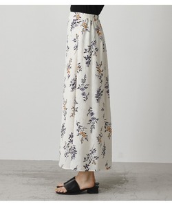アズールバイマウジー AZUL BY MOUSSY：フレアスカート　オフホワイト＆花柄　ウエストバックゴム　Ｍサイズ　