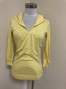  tag attaching small size with a hood . lady's 7 minute sleeve cut and sewn S yellow 