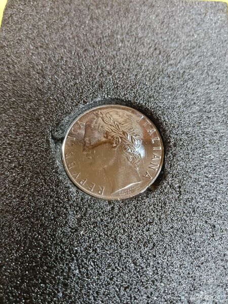 イタリア　１９６７年　１００リラ硬貨ミネルバ神（本物）