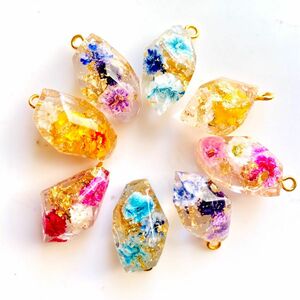 190 ハンドメイドパーツ　レジンパーツ　押し花　イヤリング　ピアス しずく キューブ