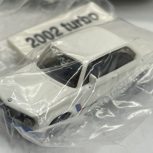 ■★ジョージア BMW公認 ミニチュアカー 12 ２００２ Ｔｕｒｂｏ（1/100scale)の画像1