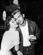 1955年 映画 理由なき反抗 ジェームズ・ディーン Jimmy Dean とナタリー・ウッド　大きな モノクロ アート フォト 2枚付き_画像2