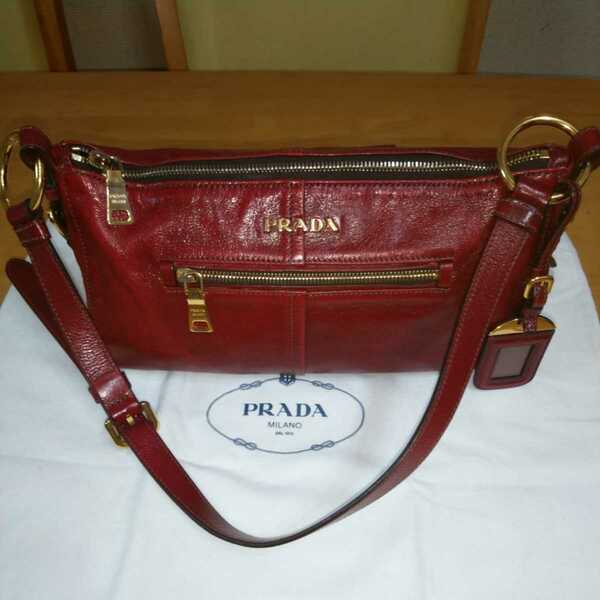 ３月セール 中古 PRADA プラダ ショルダーバッグ ハンドバッグ 本革　バッグ レザー ワインレッド　赤 Red leather bag 送料無料
