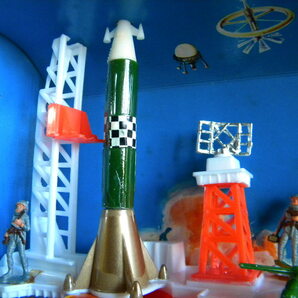 当時物 ★★ROCKETS LAUNCHING ジオラマ 宇宙戦争 ロケット ミサイル基地 !! hong kong toys 兵器 ホンコン製★★ 未使用 デッドストック品の画像2