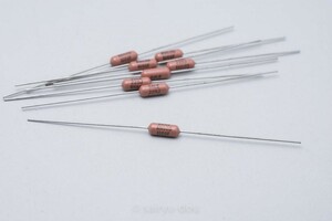 RN60D　10Ω（10R0F）　1/4W　Vishay/DALE　金属皮膜抵抗　新品8個セットA