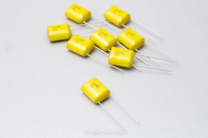 東信工業　UMXR　0.33μF（334J）50V　ポリエステル（マイラー）・フィルムコンデンサ　新品8個セットB