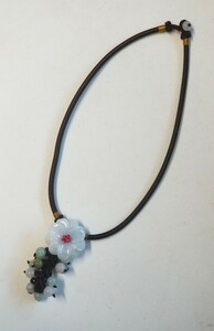 翡翠花のネックレス　