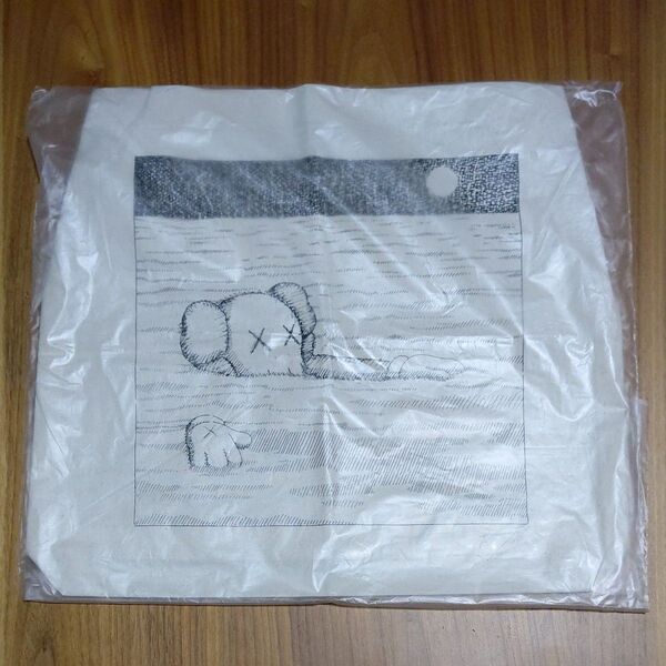 ユニクロ KAWS トートバッグ