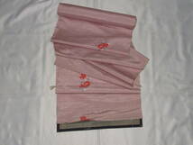 【誠】紬着尺反物　手織紬　ピンク系生地に花柄入りの素敵な商品　呉服屋廃業品　色が綺麗に出ていなくてすみません_画像1