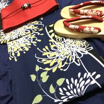 ★高級綿　人気の紺地浴衣★上品乱菊柄　麗し花柄ゆかた★新品未使用　呉服店購入　浴衣_画像2