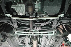 【Ultra Racing】 フロントメンバーブレース トヨタ シエンタ NHP170G 15/07- [LA4-3750]