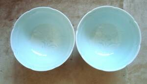 〇　中鉢　鉢　(直径：13cm）薄いうぐいす色　和食器　２個