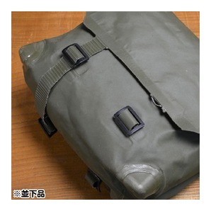 オランダ軍放出品 ショルダーバッグ PVC素材 OD 仕切りあり [ 並下品 ] military 防水 耐水 ラバー ビニールの画像5