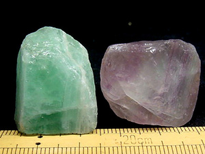 外国産鉱物1073 緑色と紫色の柄の蛍石２個セット