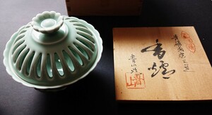 骨董 アンティーク 青磁 菊型 三足 香炉 有田焼 魯山作