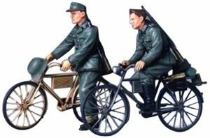 タミヤ 1/35 ミリタリーミニチュアシリーズ No.240 ドイツ陸軍 歩兵 自転車行軍セット プラモデル 35240(中古品)　(shin