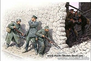 ”WHO”S THAT ” 3 GERMAN AND 3 SOVIET SOLDIERS 1/35 MASTER BOX 3571(中古品)　(shin