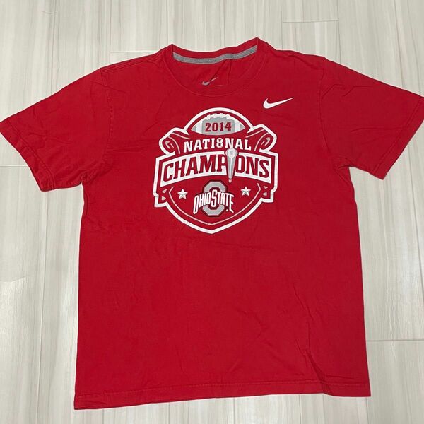 ナイキ半袖TシャツUSサイズM。オハイオ州立大学カレッジチーム優勝記念Tシャツです。コットン100%。優しい着心地です。