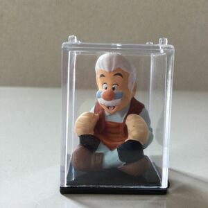  Pinocchio ... san ze pet figure in the case Disney 