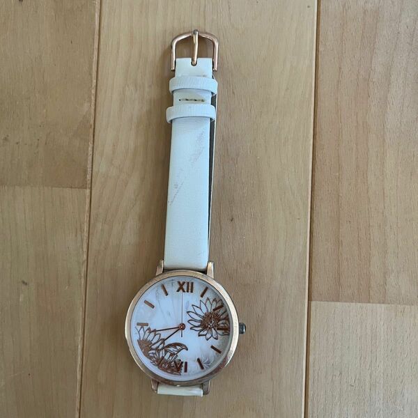 値下腕時計　オリビアバートン風　花柄　白