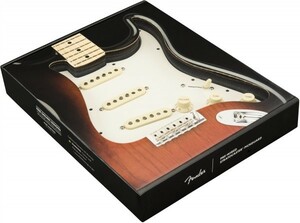 送料込 Fender フェンダー 新品◆ Pre-Wired Strat Pickguard, Tex-Mex SSS◆ストラト SSS 配線済みピックガード 色Parchment 0992343506