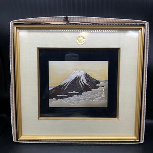 美品　彫金　富士山　風景画　額装　壁掛け　置物　インテリア　美術品　額　彫金　紙箱付き　彫刻　額縁サイズ約41.5×38.5×3cm