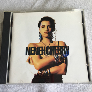 NENEH CHERRY「RAW LIKE SUSHI」＊ネナ・チェリーが1989年に放ったクラシック・ヒット・アルバム　＊ヒット曲「Buffalo Stance」収録