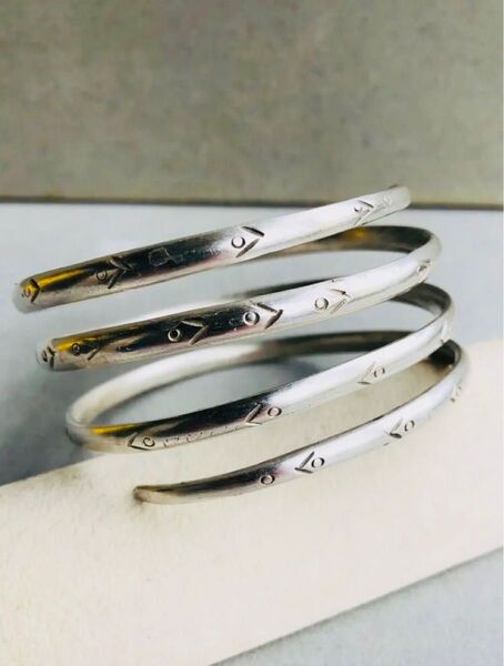 高純度カレンシルバーぐるぐる3連バングル ブレスレット 銀No4