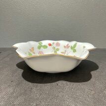 D(904f2) WEDGWOOD ウェッジウッド 皿 ワイルドストロベリー プレート Bone China WILD STRAWBERRY 365 ホワイト 菓子皿_画像3