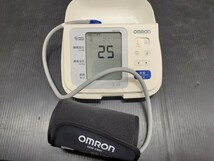 瑞(M230422f-2) OMRON オムロン オムロン上腕式血圧計 HEM-7310 血圧計 自動血圧計 電子血圧計 健康 チェック 健康管理 血圧測定_画像2