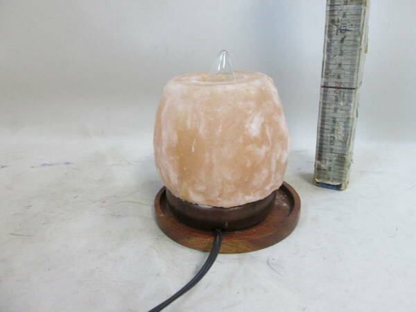 　アロマタイプの　岩塩ランプ　テスOK　現状　電球欠品で購入者でそろえてください