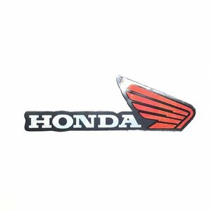 1点 ホンダ HONDA カブ ステッカー ロゴ ウィング ラメ入り 赤黒 右向き バイク 車　S32