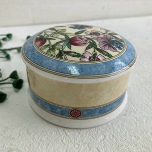 ☆WEDGWOOD ウエッジウッド SARAH 花柄 丸型 ラウンド 小物入れ 陶器 アンティーク コレクション 保管品