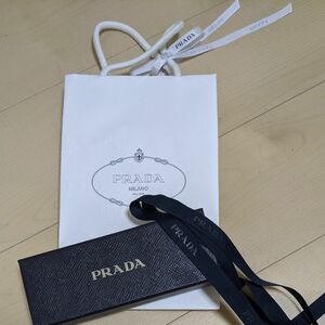 美品！PRADA　 ショップ袋と箱とリボン