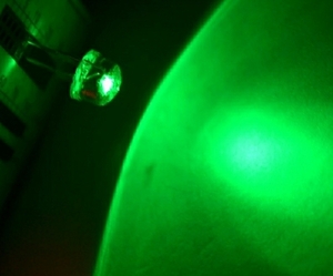 高輝度LED ストローハット 5mm 5Φ 100本 グリーン 緑 電子工作 自作 DIY 電気回路 自動車 デコレーション