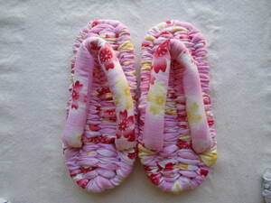 手作り 布草履 布ぞうり ピンクの花柄の浴衣地 共布の鼻緒 18.5cm